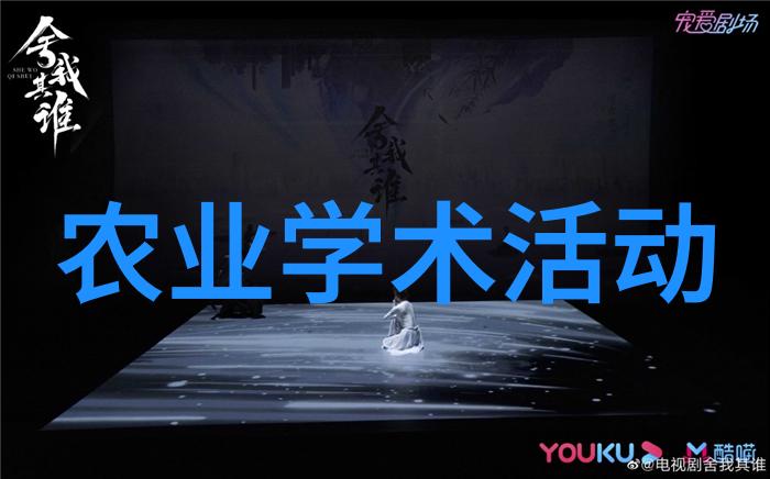 7月9日，在山东莱西市一家智慧农业产业园，工人在对果品进行分拣包装。