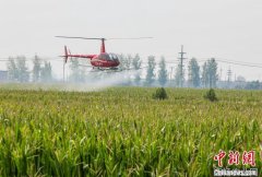 全国首架村级联合购置航空植保飞机在山东滕州